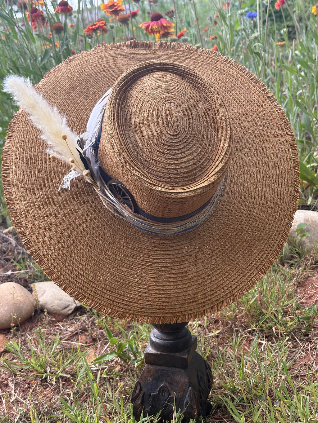 Wagon wheel straw hat