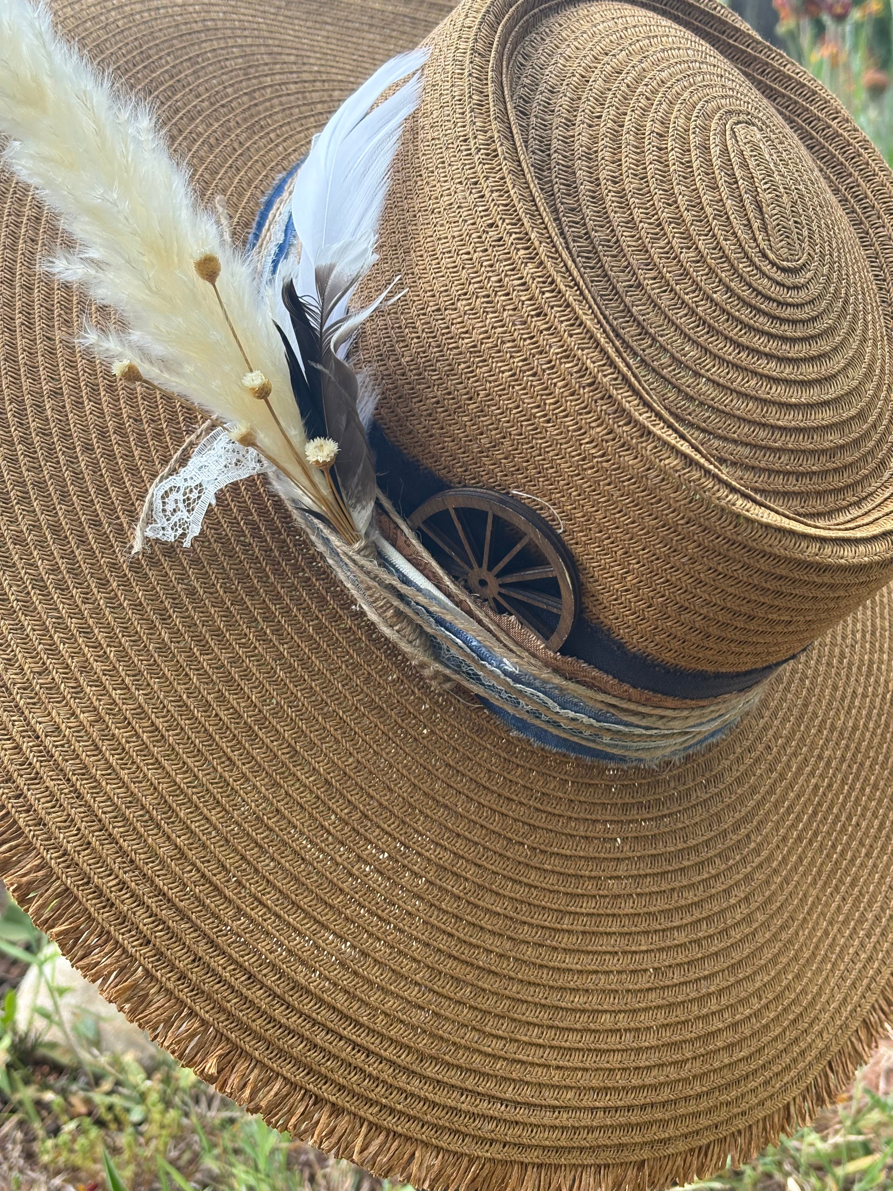 Wagon wheel straw hat